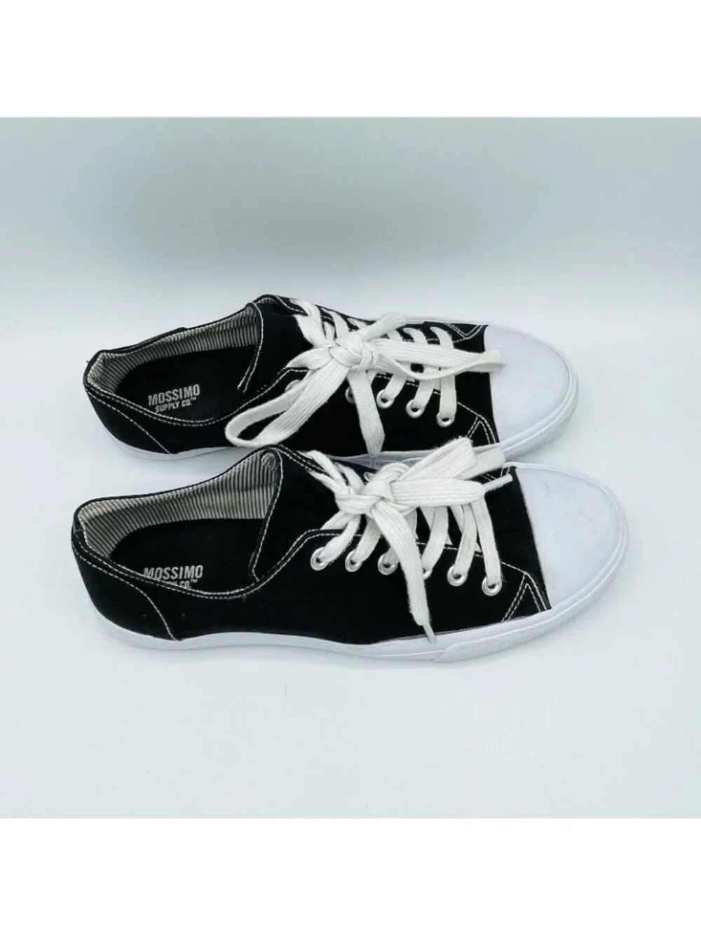 Mossimo Supply Co. Shoes Womens Size 8 Black White Comfort Sneakers Lace Up